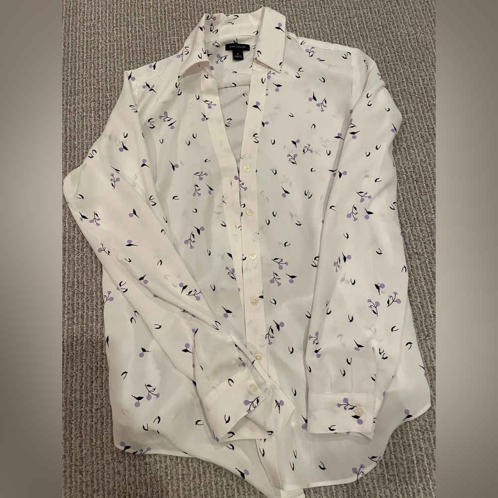 Ann Taylor perfect condition button up floral blouse size XS